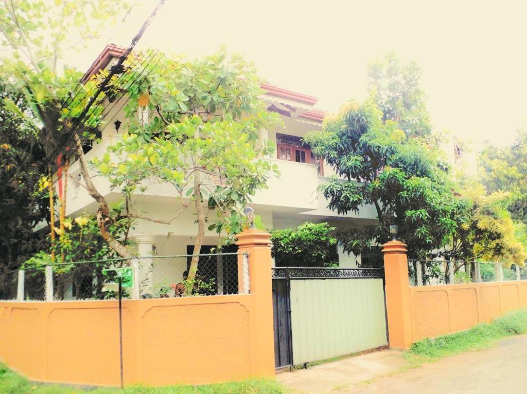 The Tourist Balcony Apartment เนกอมโบ ภายนอก รูปภาพ